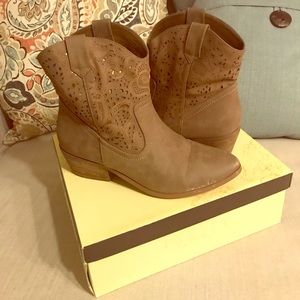Restricted Saul Western Ankle Boots-Taupe